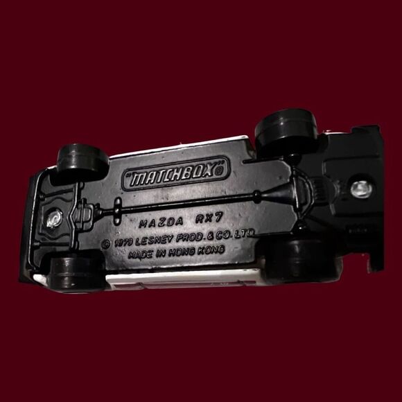 1979 MATCHBOX NO.31-D MAZDA RX-7 WHITE BODY, MAZDA RX-7 BASE THIN STRIPE CAR - Picture 4 of 6